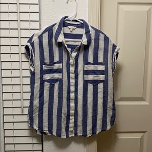 Lucky Brand sleeveless button down top.  MED